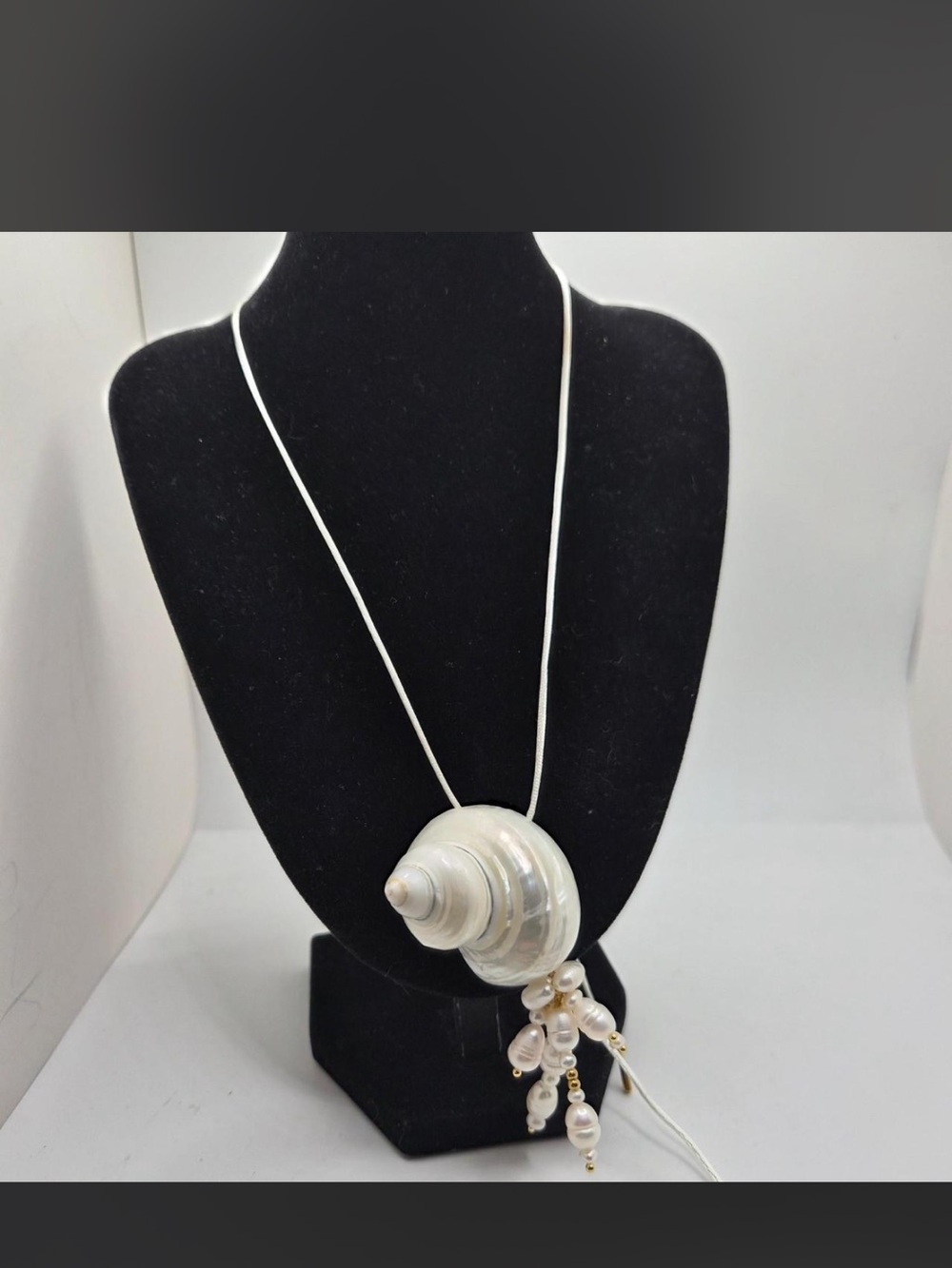 Mayamar Authentic Fresh Mother of pearl & Shell Pendant Necklace - White (NWT)